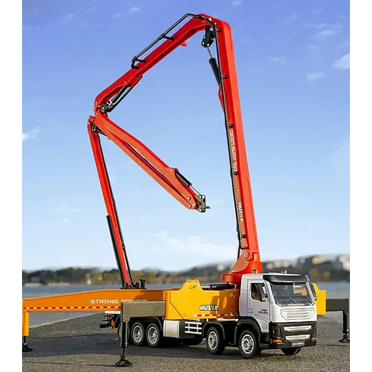 Camión Bomba de Concreto Huina (Escala 1:50) - ¡La Ingeniería de la Construcción en tu Colección!