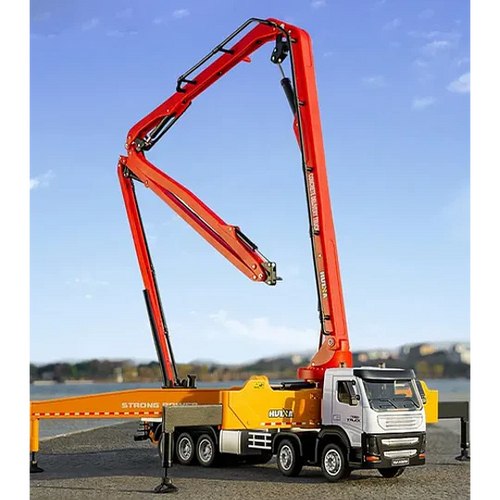 Camión Bomba de Concreto Huina (Escala 1:50) - ¡La Ingeniería de la Construcción en tu Colección!
