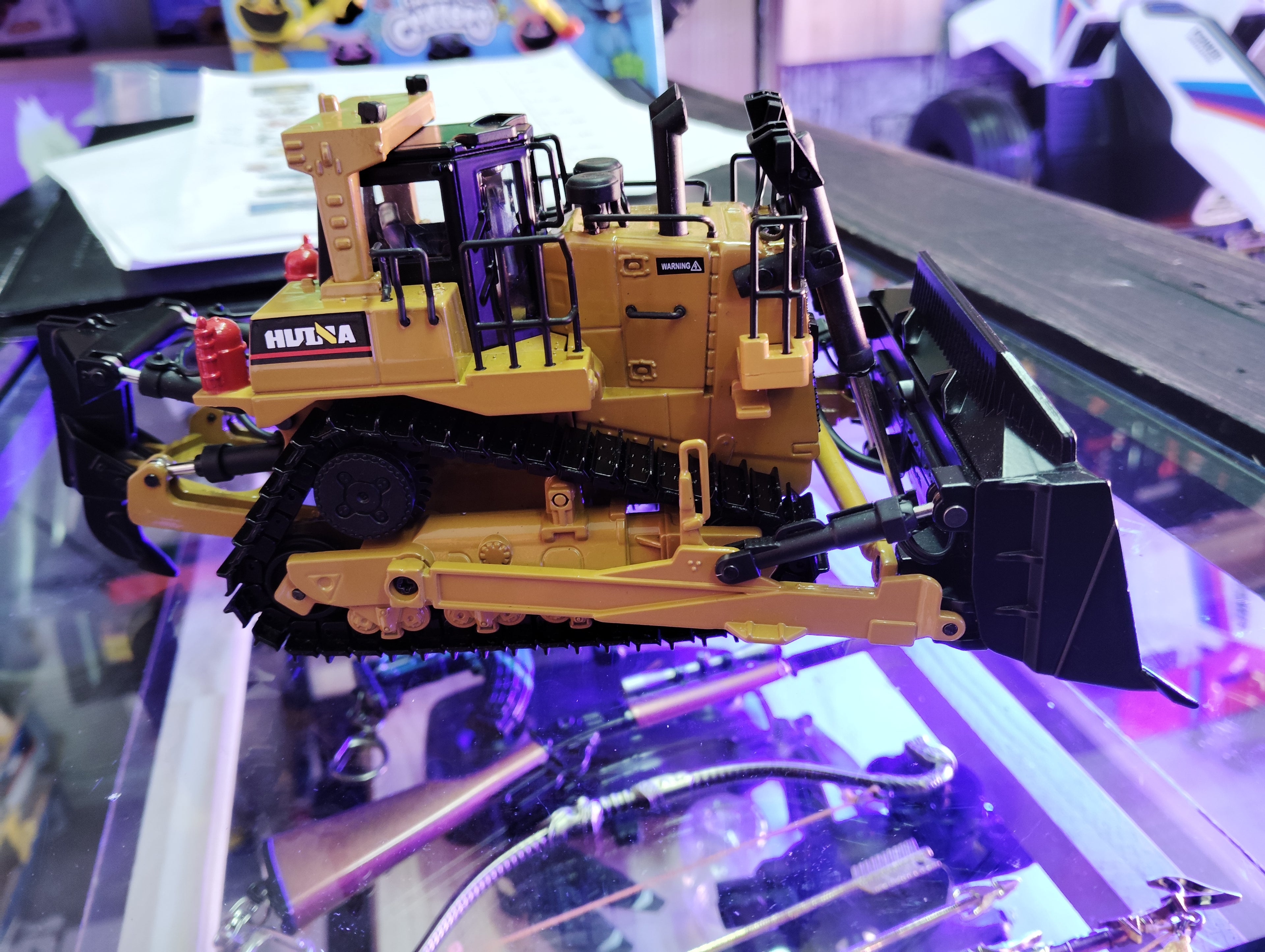 Bulldozer full metal, a escala 1:50, HUINA 1700